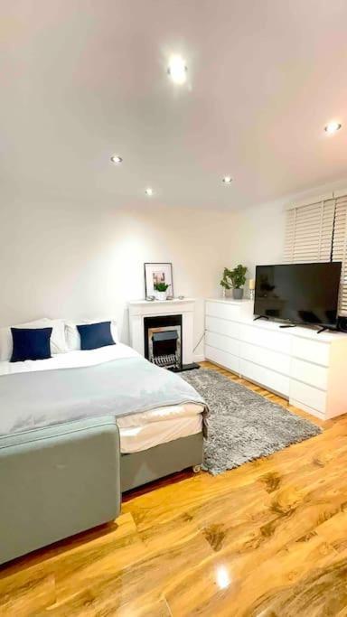 A Beautiful Stylish 2 Bedroom Apartment -City Of ลอนดอน ภายนอก รูปภาพ