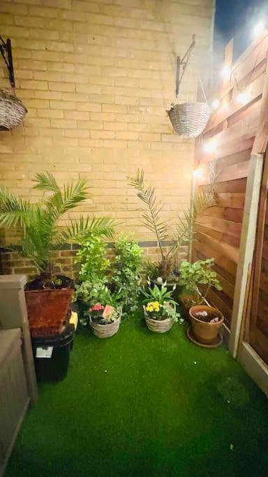 A Beautiful Stylish 2 Bedroom Apartment -City Of ลอนดอน ภายนอก รูปภาพ
