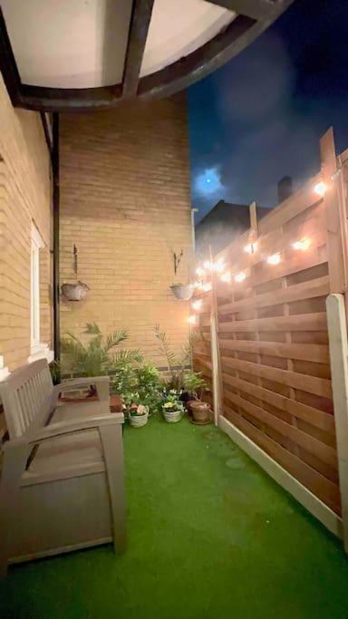 A Beautiful Stylish 2 Bedroom Apartment -City Of ลอนดอน ภายนอก รูปภาพ